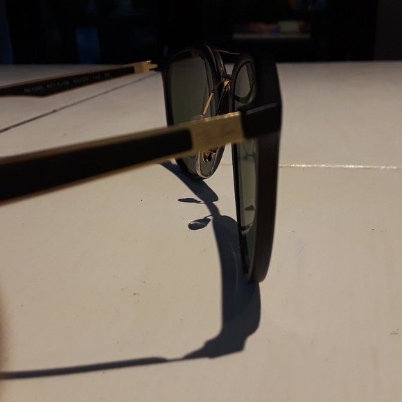 Excellent condition Raybans - Picture 3 of 3